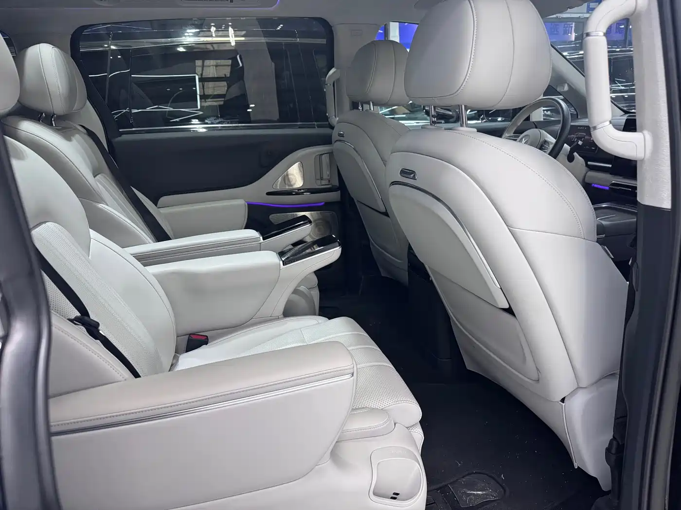 Voyah Auto Voyah Dreamer 2025 Model PHEV 4WD Premium QianKun Edition фото 8