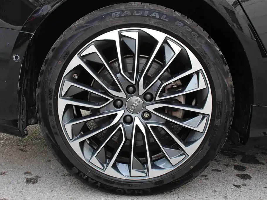 Фото 12 - Audi A6L New Energy