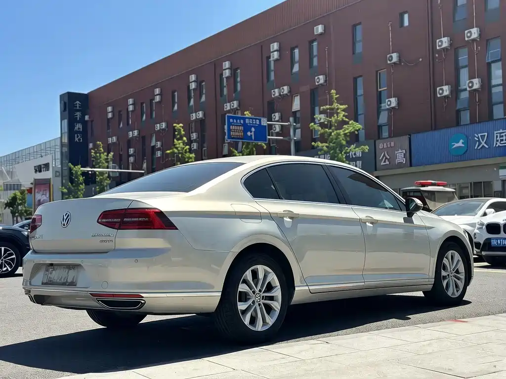 Volkswagen Magotan 2017 330TSI DSG Luxury фото 4