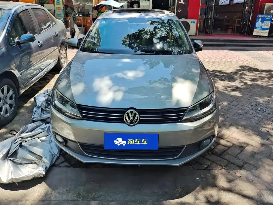 Volkswagen Sagitar 2012 1.6L Automatic Comfort Type фото 2