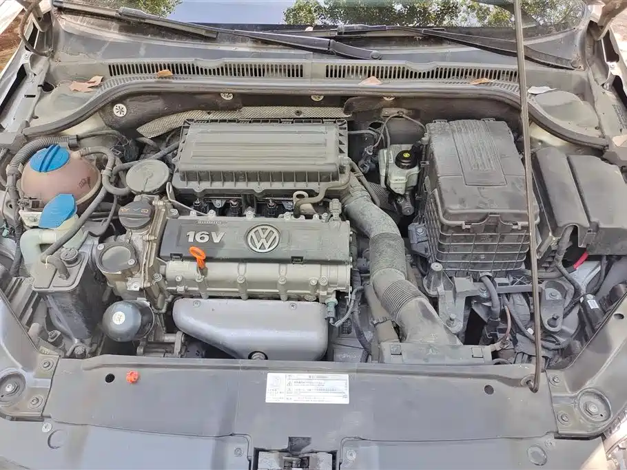 Volkswagen Sagitar 2012 1.6L Automatic Comfort Type фото 10