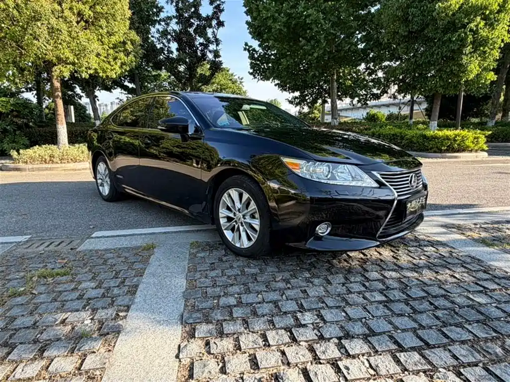 Lexus ES 2014 300h Elite Edition фото 2