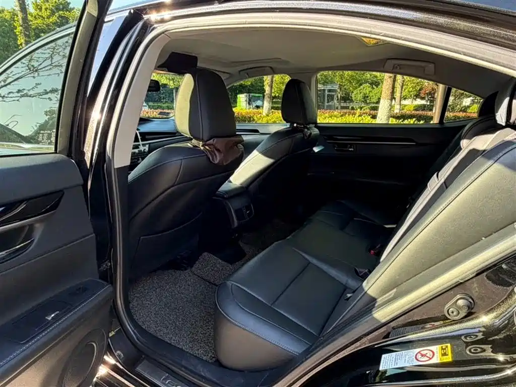 Lexus ES 2014 300h Elite Edition фото 8