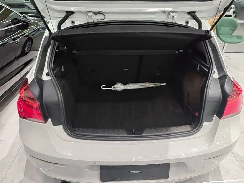 BMW 1 Series (Import) 2019 2018 118i Leading
