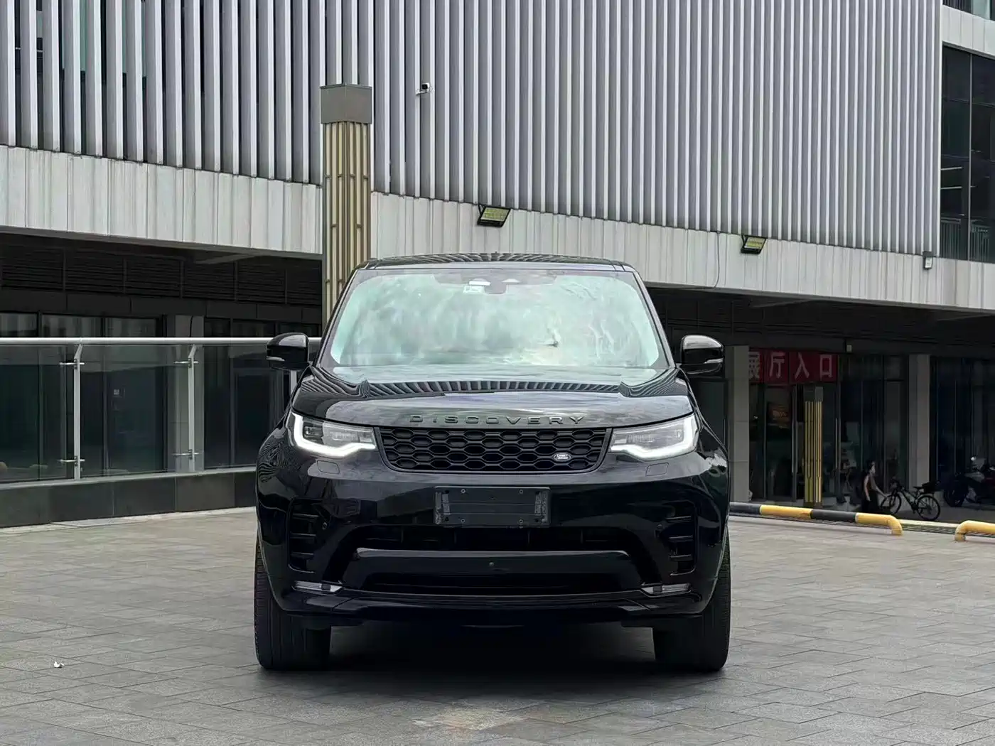 Land Rover Discovery 2021 360PS R-Dynamic SE фото 2