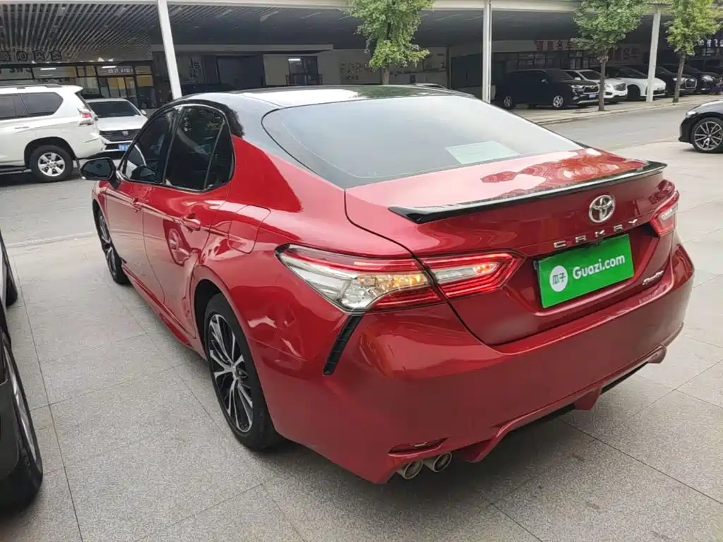 Фото 5 - Toyota Camry