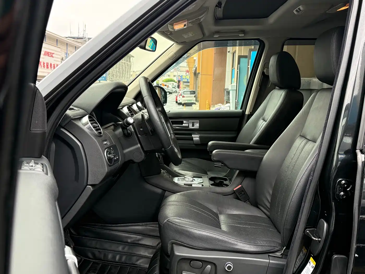 Land Rover Discovery 2015 3.0 SDV6 HSE Diesel фото 10