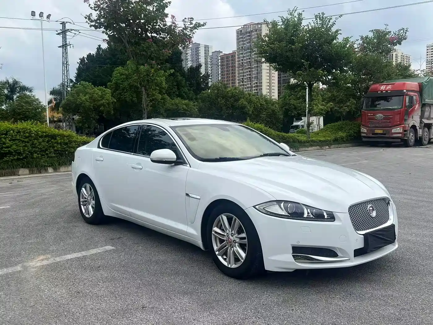 Jaguar XF 2015 2015 XF 2.0T Style Edition