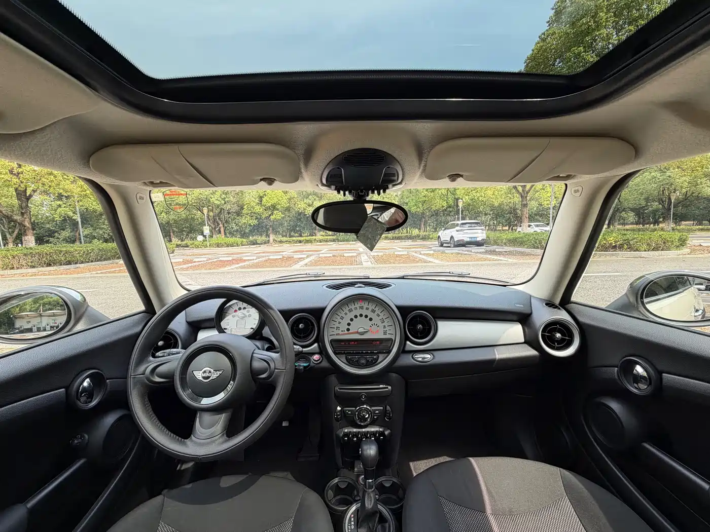 MINI CLUBMAN 2015 2011 1.6L ONE