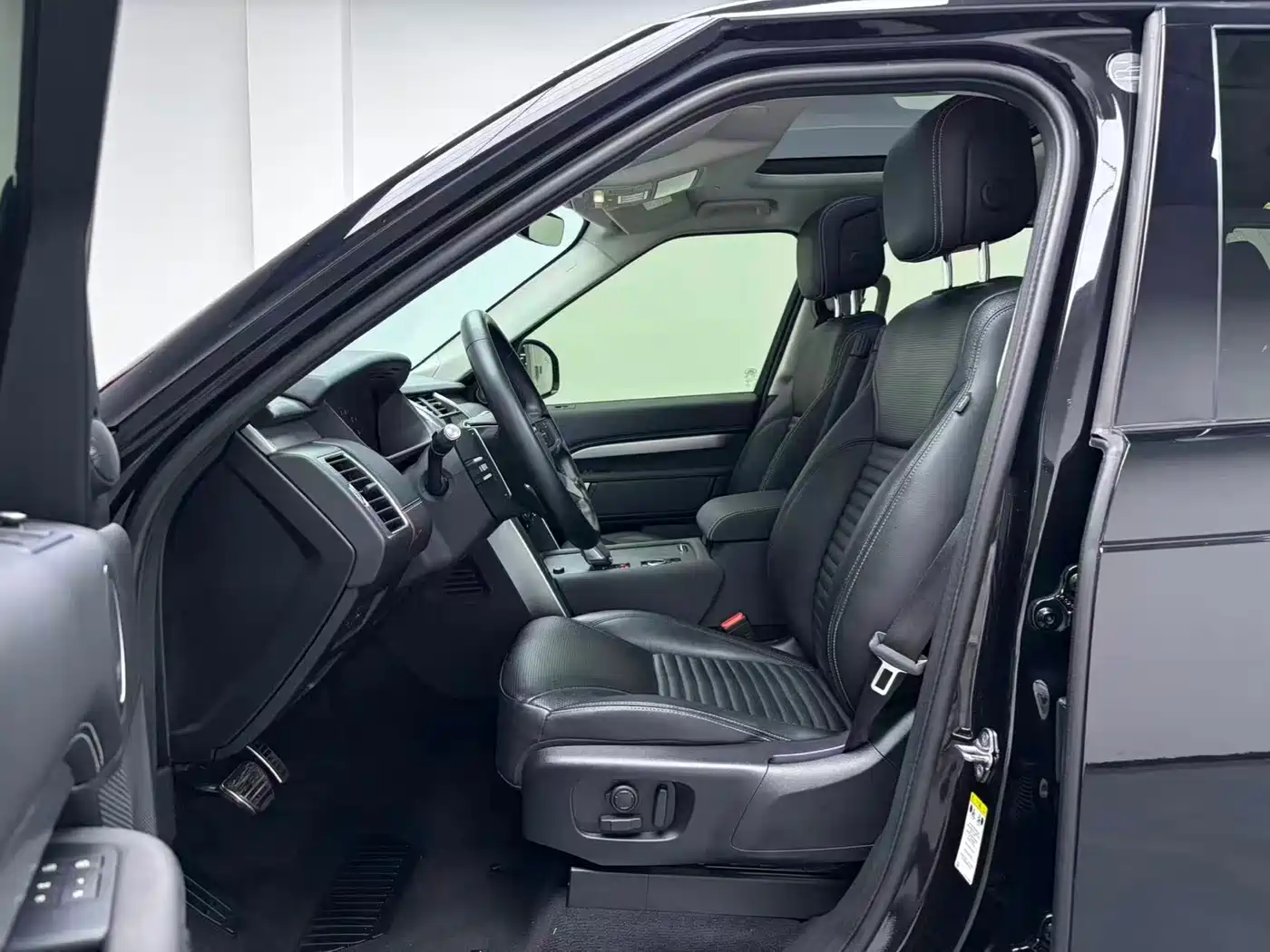 Land Rover Discovery 2021 360PS R-Dynamic SE фото 5