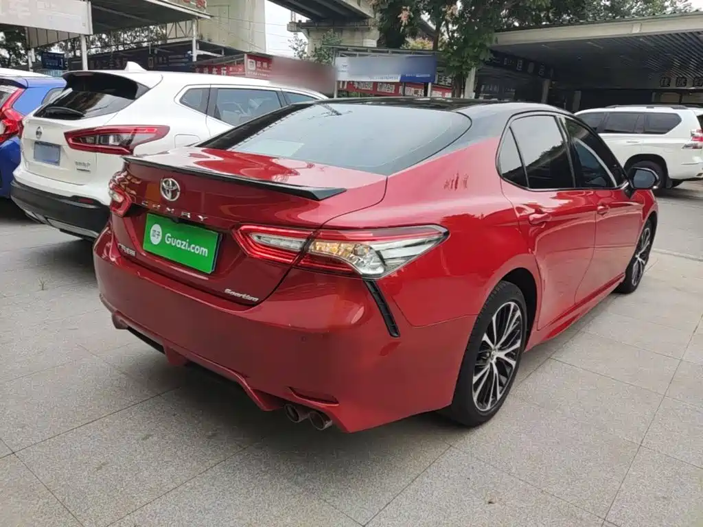 Фото 7 - Toyota Camry