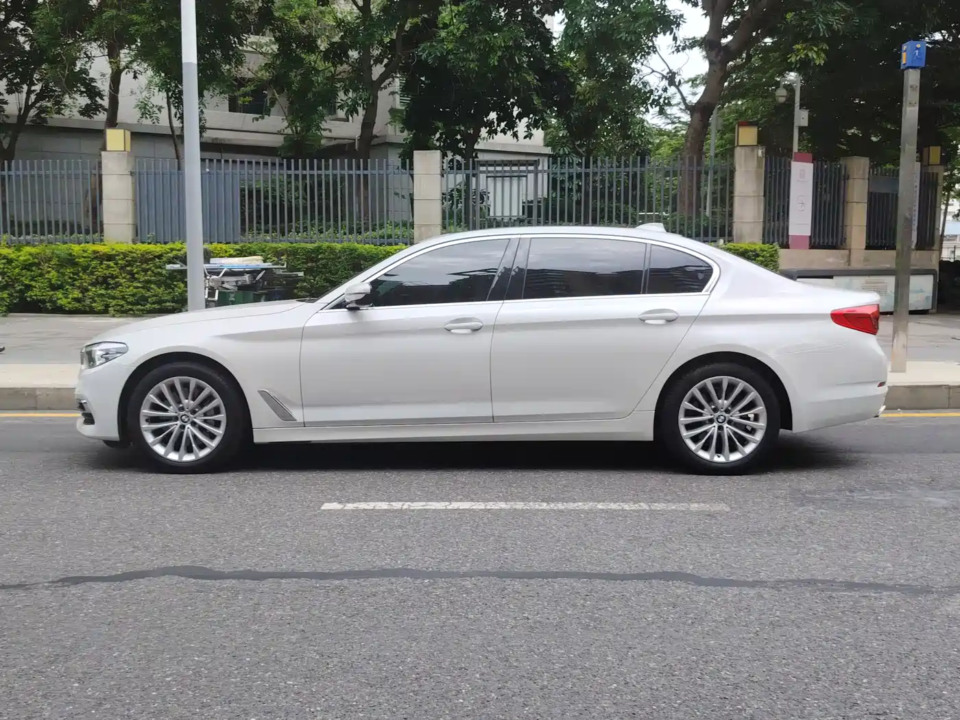 BMW 5 Series 2019 530Li Leading Luxury Package фото 4
