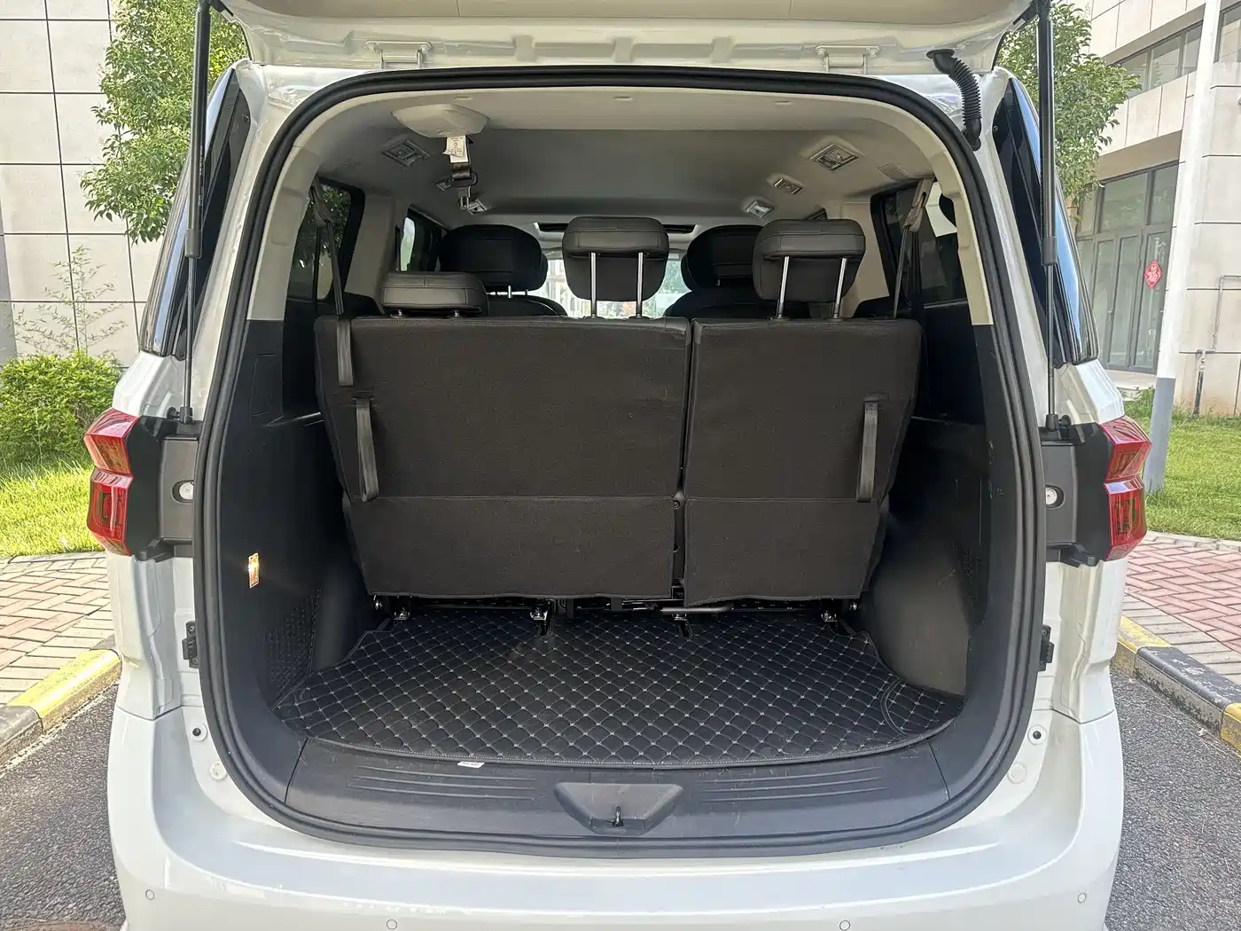 SAIC Maxus Maxus G10 2025 MAX 2.0T Automatic Luxury Edition Diesel 7-Seater фото 19