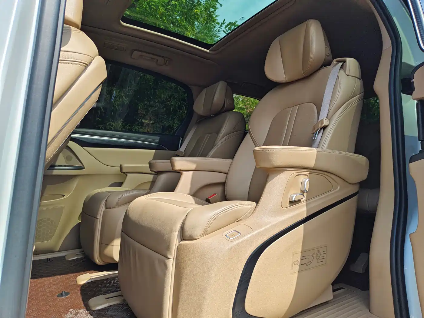 Фото 28 - Buick GL8