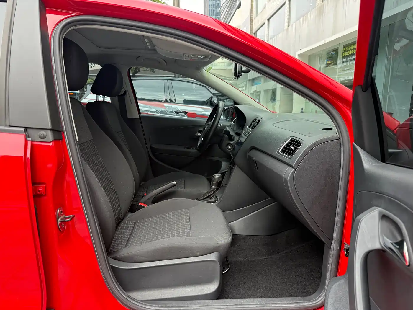 Volkswagen Polo 2016 1.6L Automatic Comfort фото 8