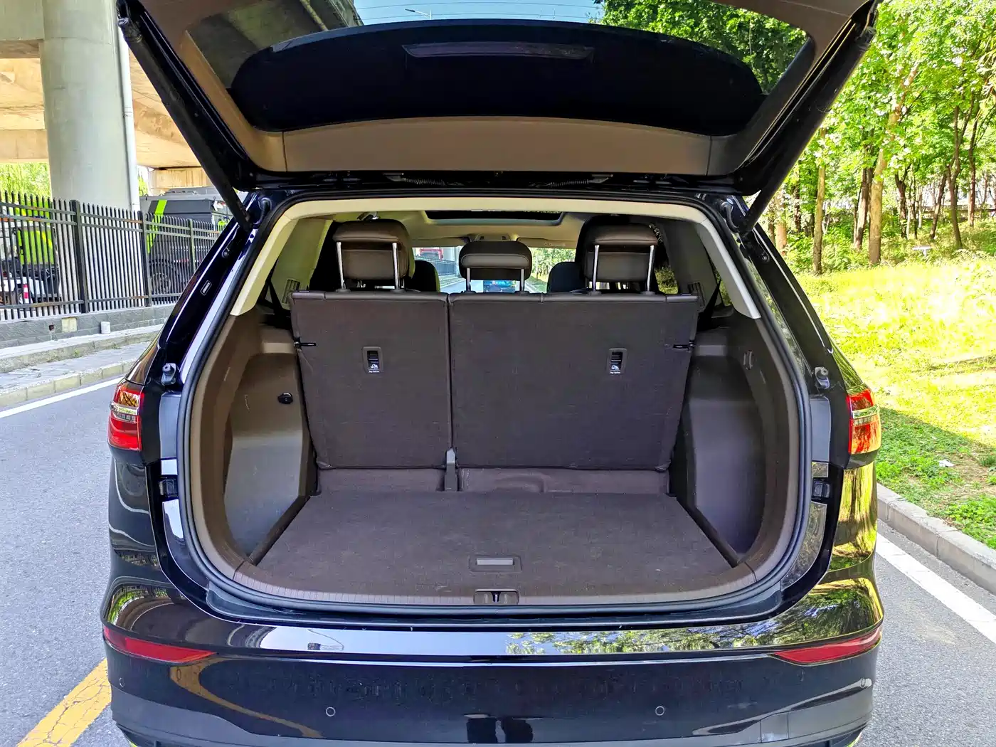 Volkswagen Viloran 2022 380TSI Premium Edition фото 16