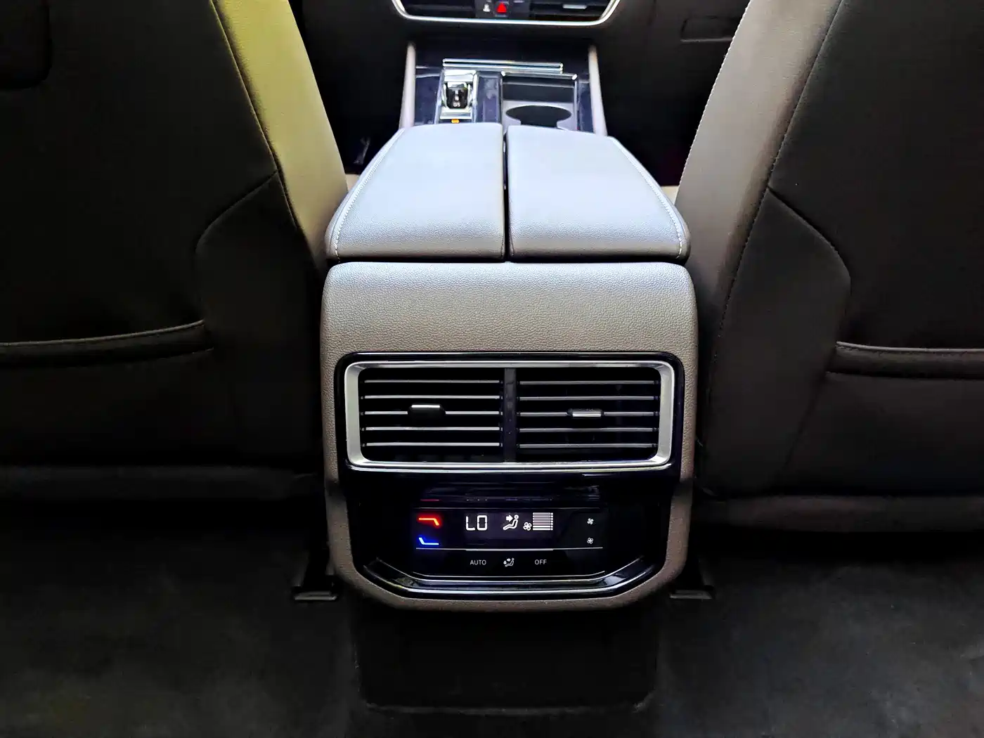 Volkswagen Viloran 2022 380TSI Premium Edition фото 15