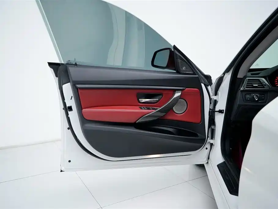 BMW 3 Series GT 2017 320i Fashion фото 23