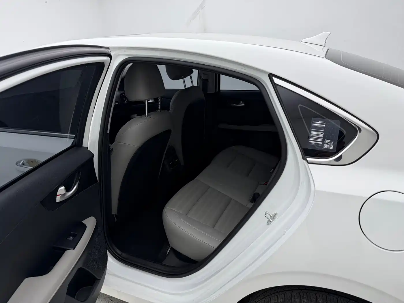 Kia K3 2023 Model 1.5L CVT Luxury Edition фото 8