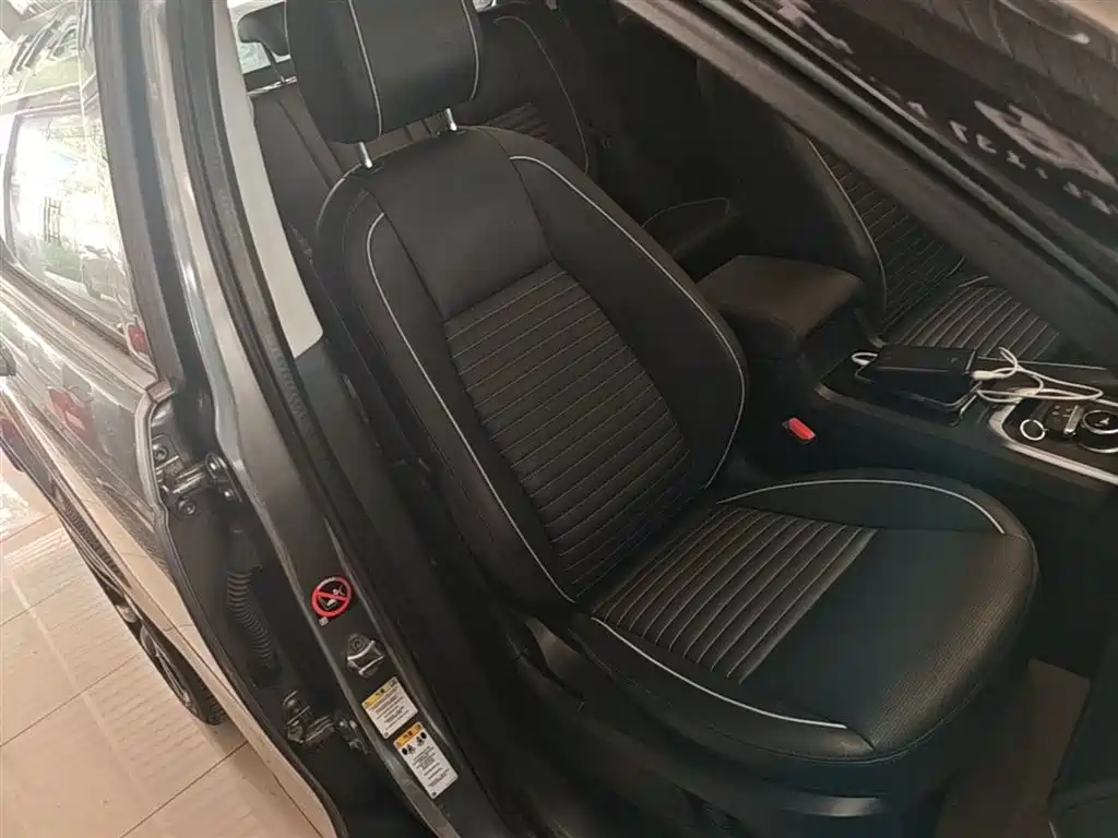 Land Rover Discovery Sport 2019 240PS SE Dynamic Edition China VI фото 25