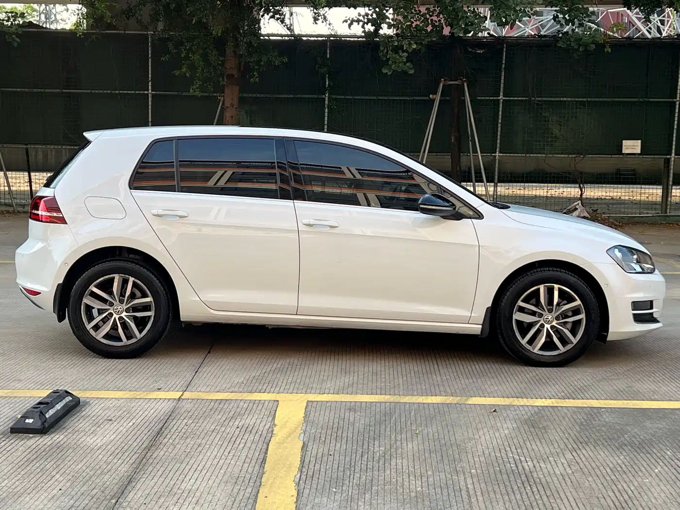 Volkswagen Golf 2017 230TSI Auto Luxury Millionth Anniversary Edition фото 2