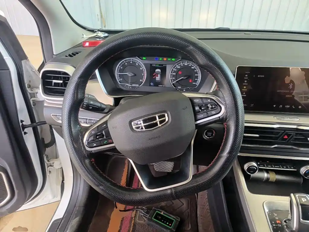 Фото 7 - Geely Coolray