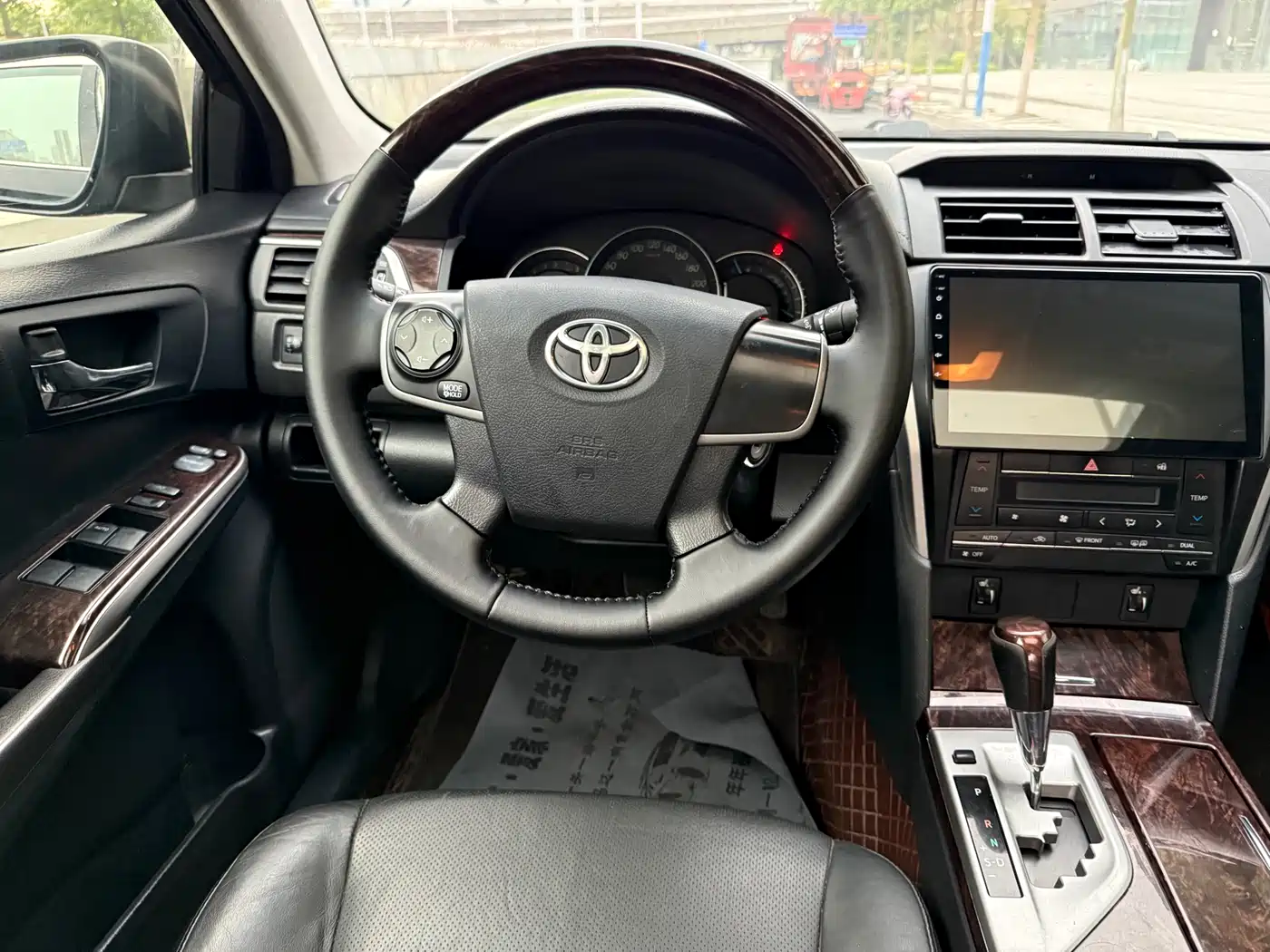 Toyota Camry 2015 2.0G Leading Edition фото 12