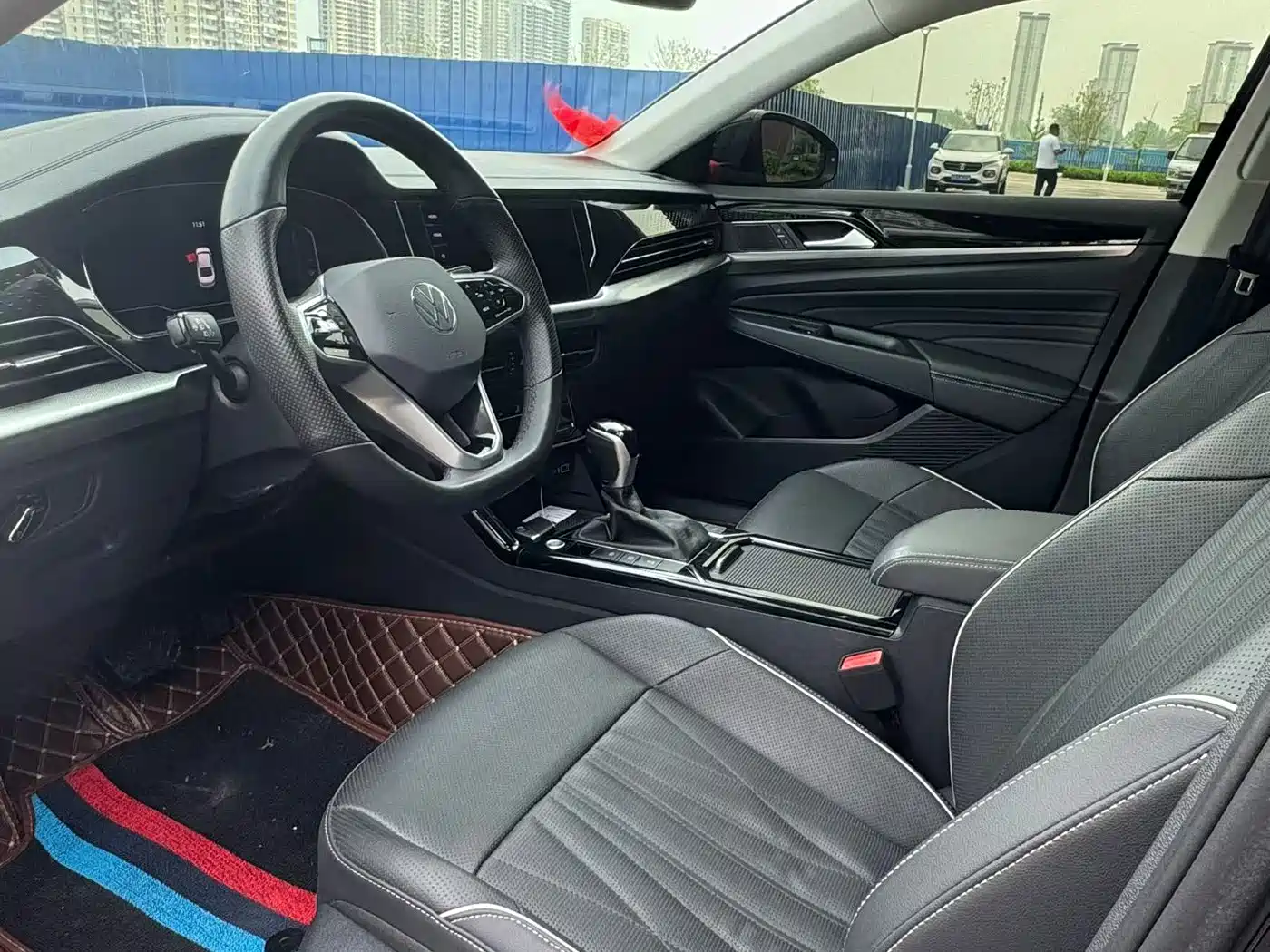 Volkswagen Passat 2022 330TSI Starlight Luxury Edition фото 6