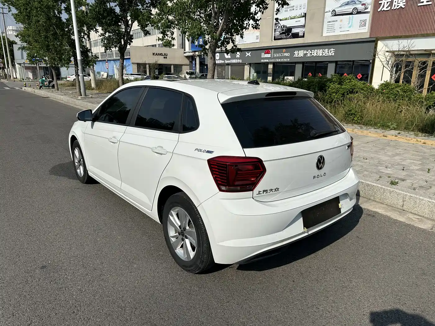 Volkswagen Polo 2021 Plus 1.5L Automatic Panorama Enjoyment Edition фото 3