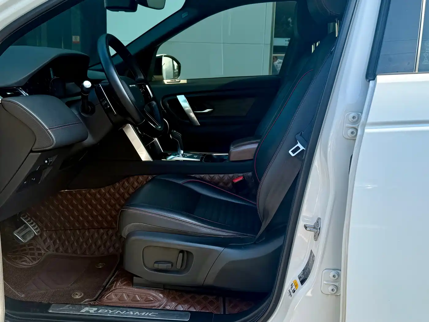 Land Rover Discovery Sport 2022 Model 249PS R-Dynamic SE Performance Tech Edition 5-Seater фото 6