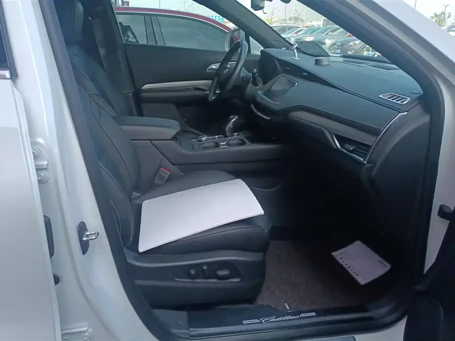 Cadillac XT4 2018 28T FWD Leading Edition фото 8