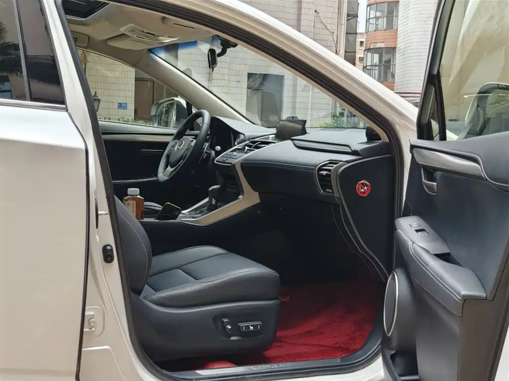 Lexus NX 2015 200t AWD F Sport фото 16