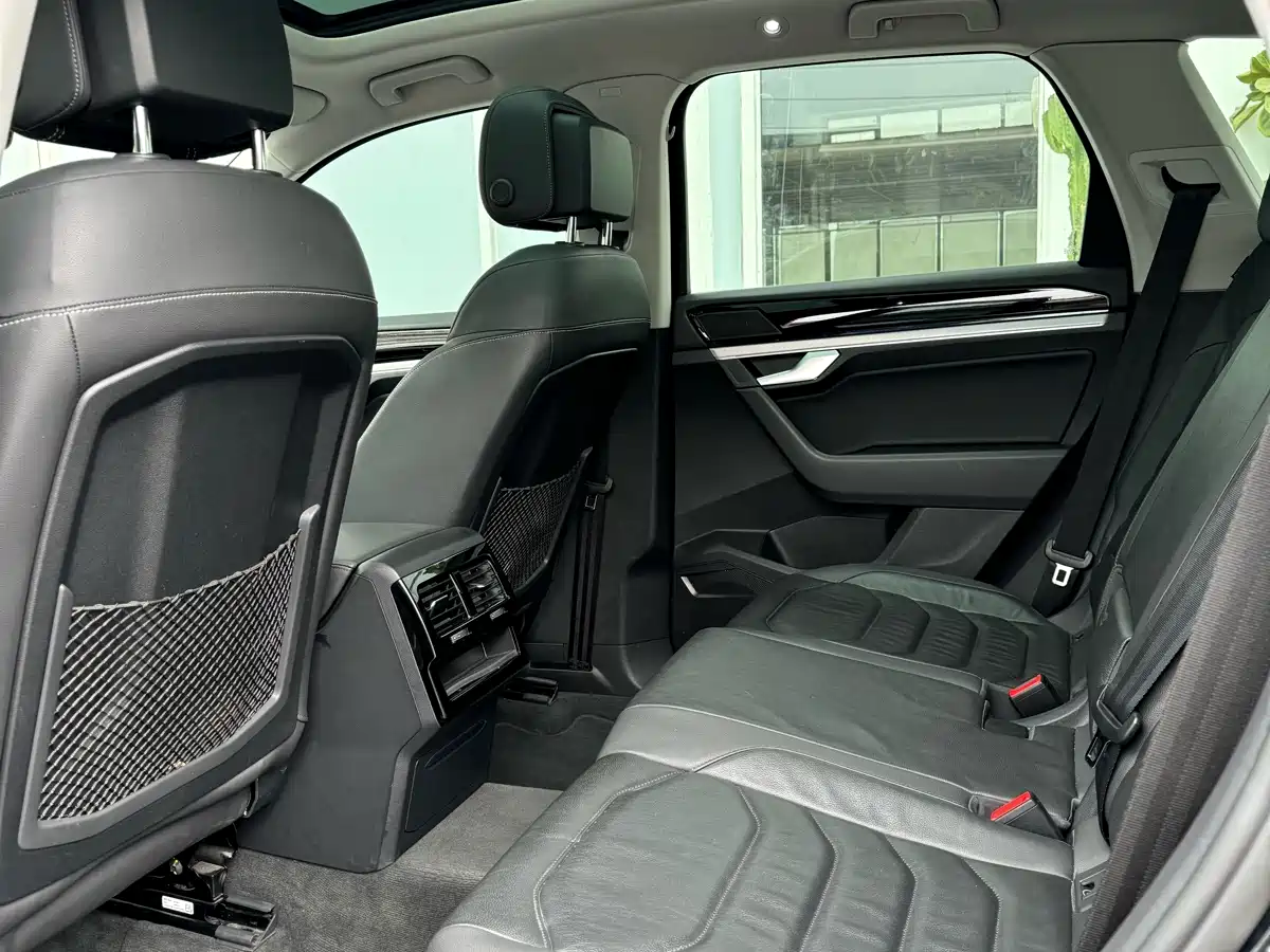 Volkswagen Touareg 2022 3.0TSI Rui Xiang Edition Gloss Black Sport Package фото 7