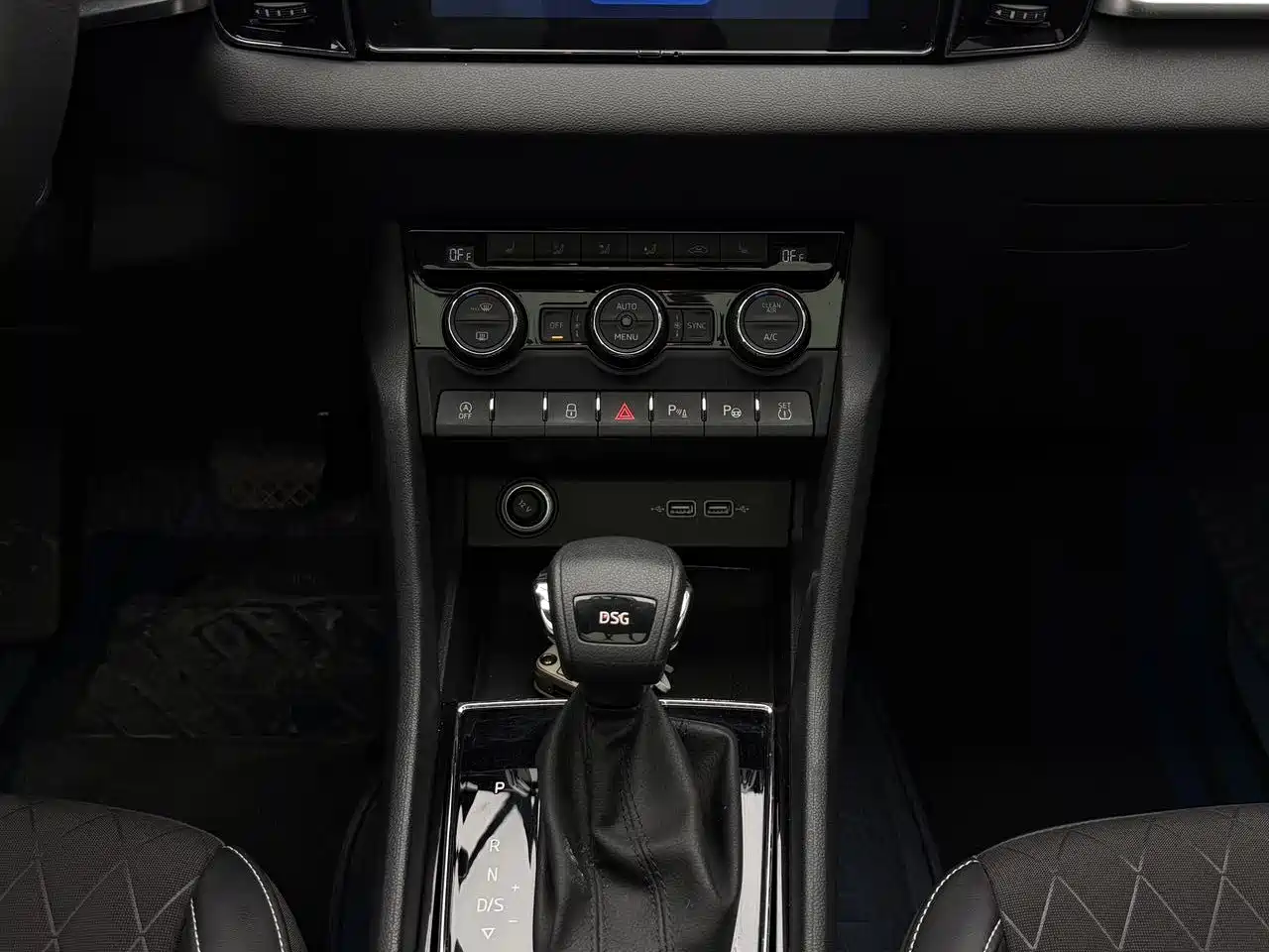 Škoda Karoq 2021 TSI280 Luxury Edition фото 12