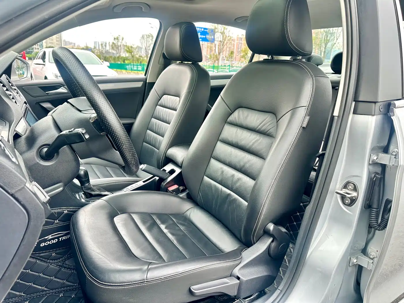 Volkswagen Jetta 2015 1.6L Automatic Luxury фото 22