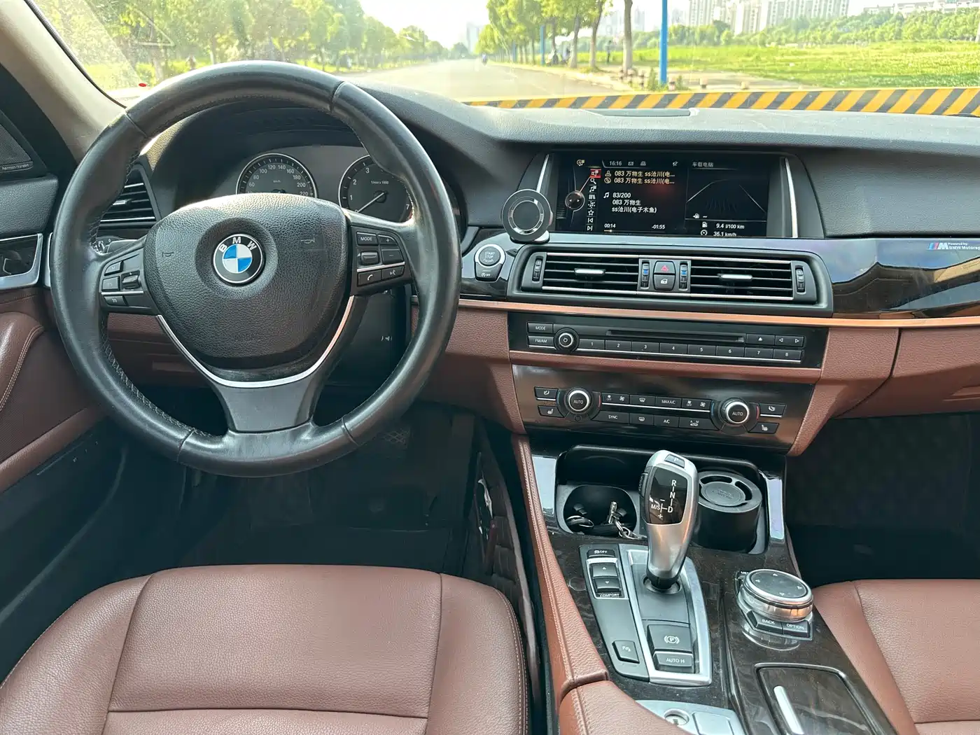 BMW 5 Series 2014 528Li Leading Edition фото 12