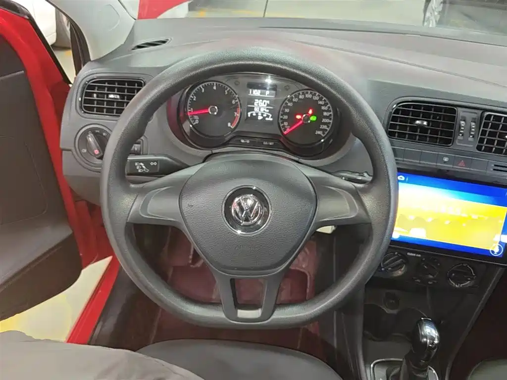 Volkswagen Polo 2016 1.4L Automatic Trend фото 11