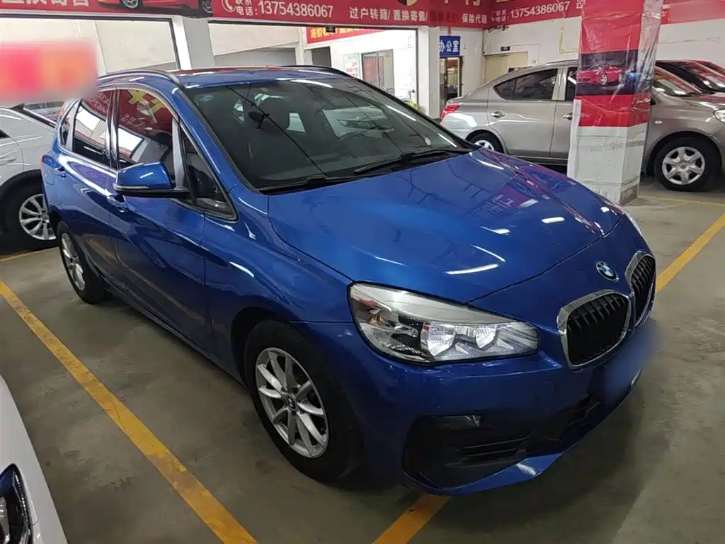 BMW 2 Series Touring 2018 218i Sport Line фото 4