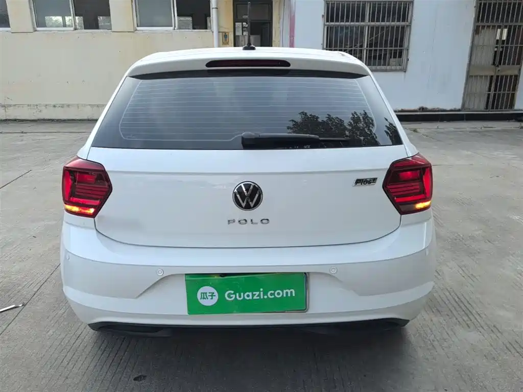 VOLKSWAGEN POLO