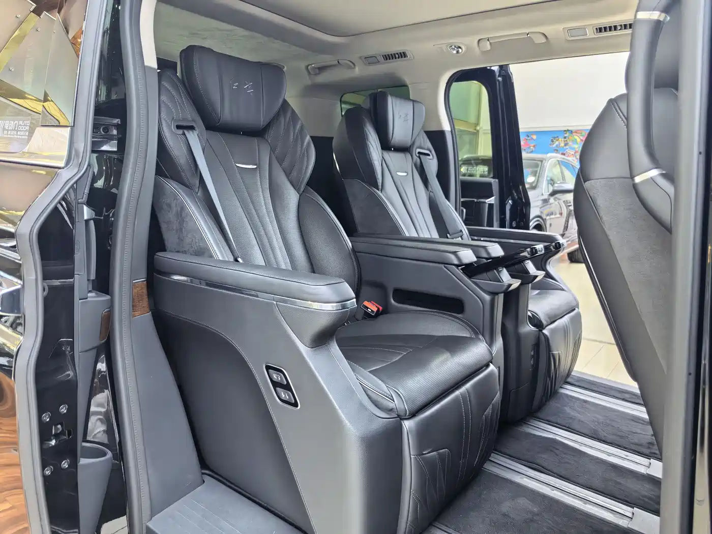 Hongqi HQ9 2023 2.0T Smart Connect Flagship фото 16