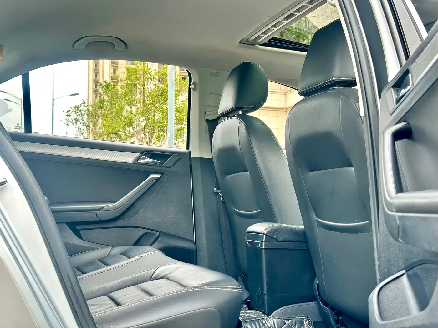 Volkswagen Jetta 2015 1.6L Automatic Luxury фото 28
