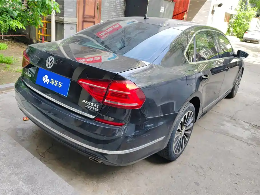 Volkswagen Passat 2016 330TSI DSG Executive Edition фото 3