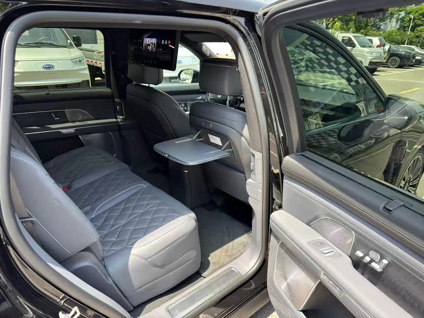 NIO ES8 2025 Base Model 7-Seater фото 15