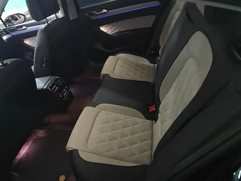 Volkswagen Magotan 2023 Model 2 Million Commemorative Edition 330TSI DSG Luxury фото 13