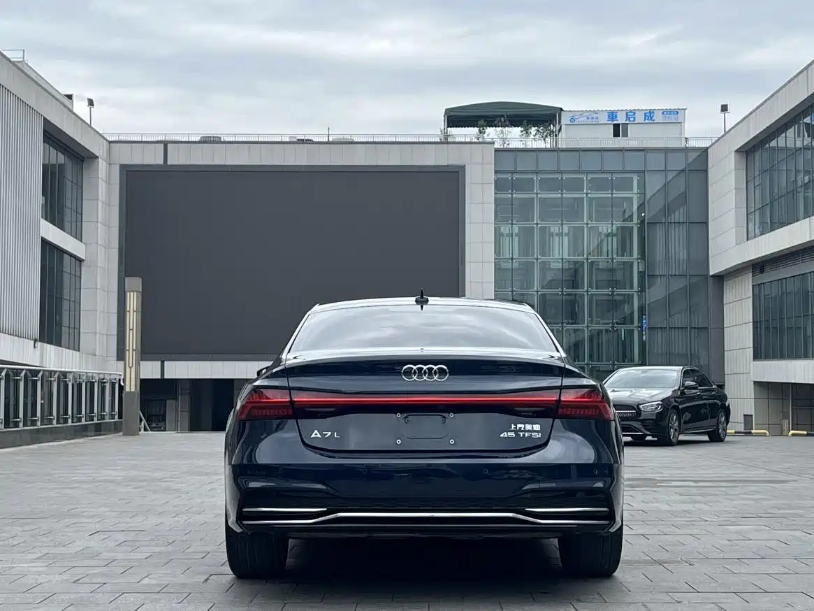 Audi A7L 2022 45 TFSI S-line Dream Builder Edition фото 11