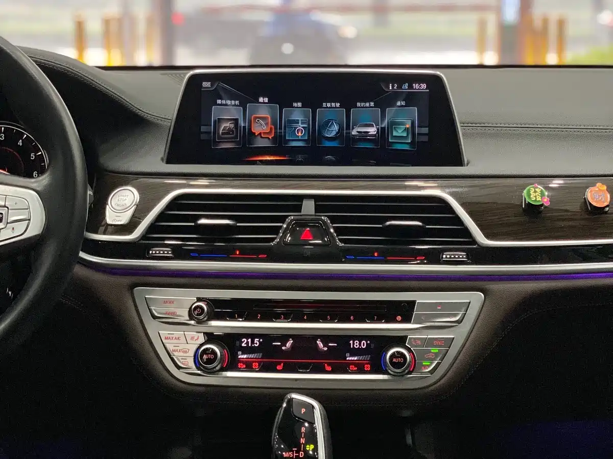BMW 7 Series 2017 730Li Leading Edition фото 8