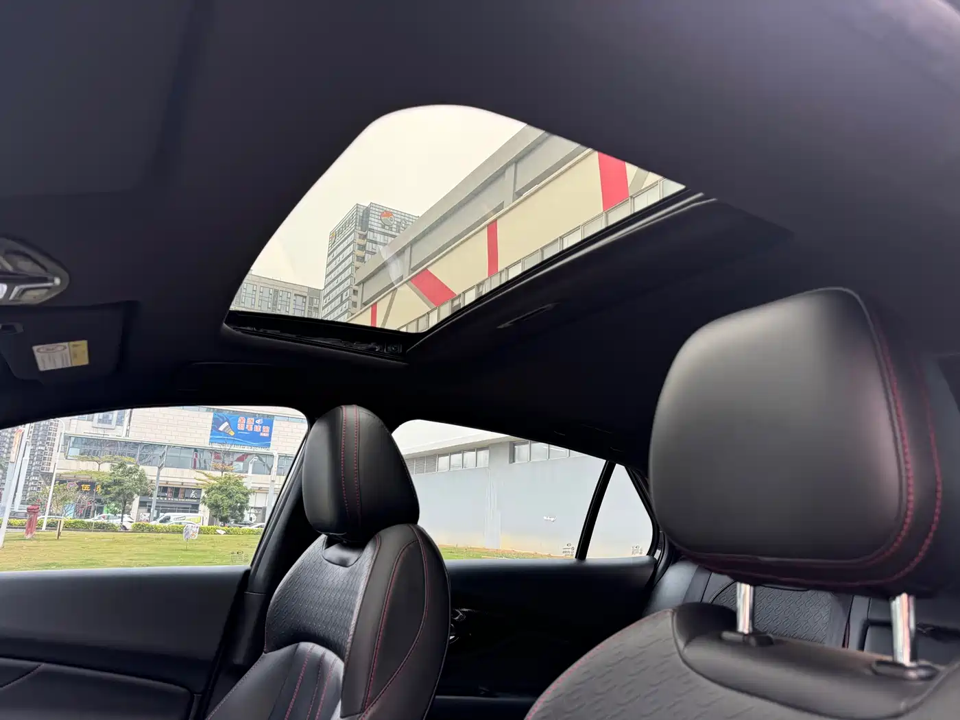 GAC Trumpchi Trumpchi Emkoo 2023 270T DCT J15 Edition фото 26