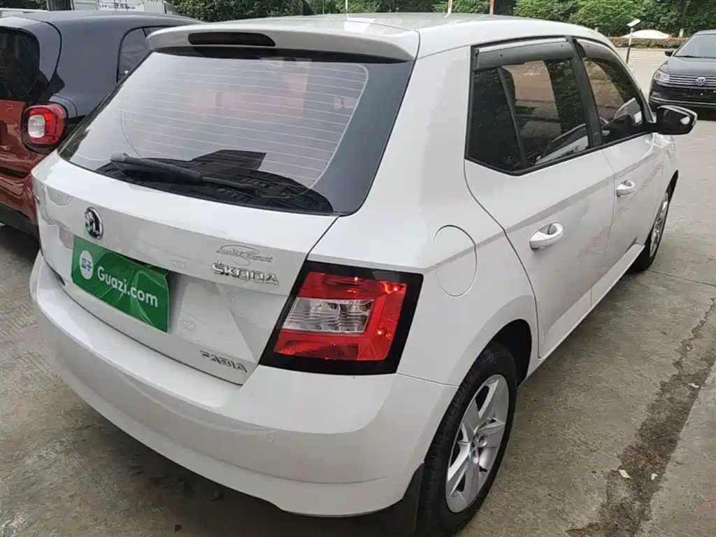 Škoda Fabia 2016 1.4L Automatic Car Enjoy Edition фото 7