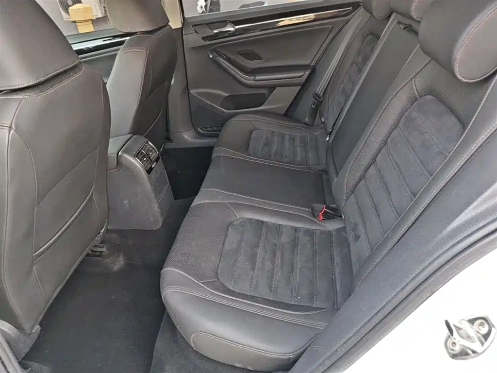 Volkswagen Sagitar 2018 280TSI DSG Luxury фото 17