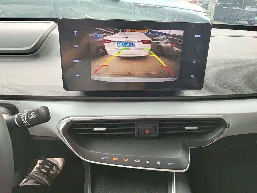 Фото 9 - Geely Geometry A